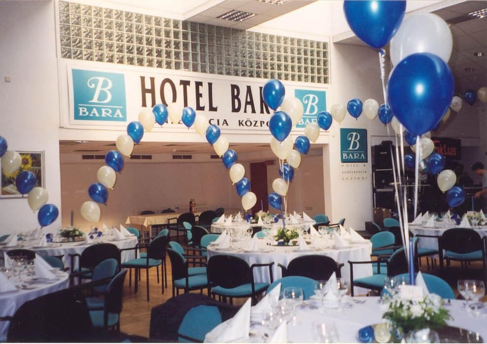 BARA HOTEL 38/50