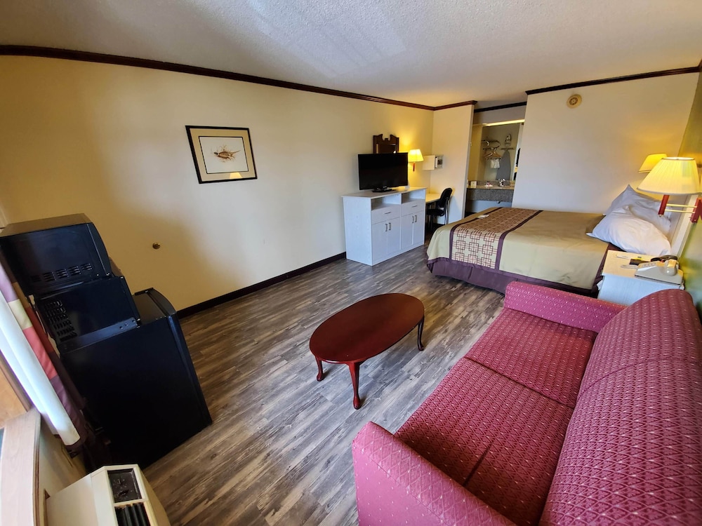 Days Inn by Wyndham Monett 20/25