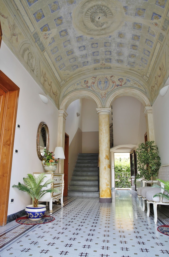 Lucca Relais 10/50
