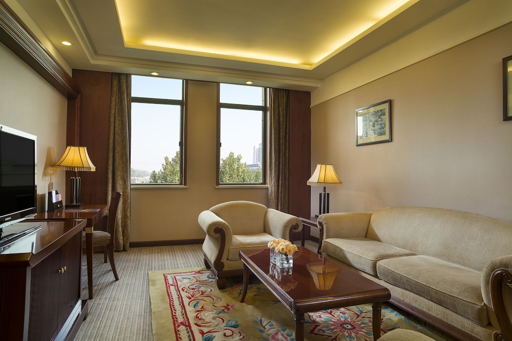 Grand Mercure On Renmin Square 36/64