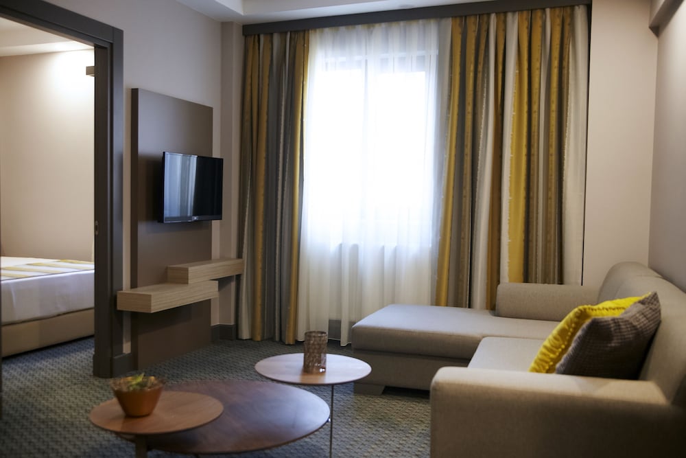 Tophane Suites 17/39