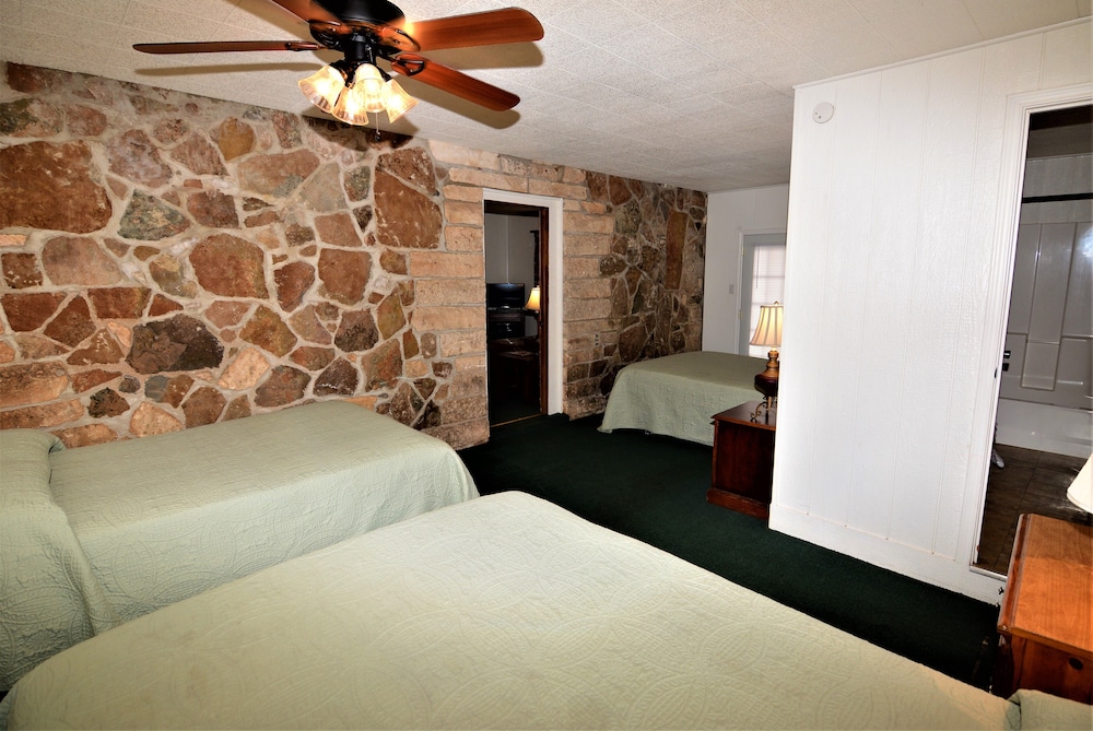 Thunderbird Resort & Event Center 31/80