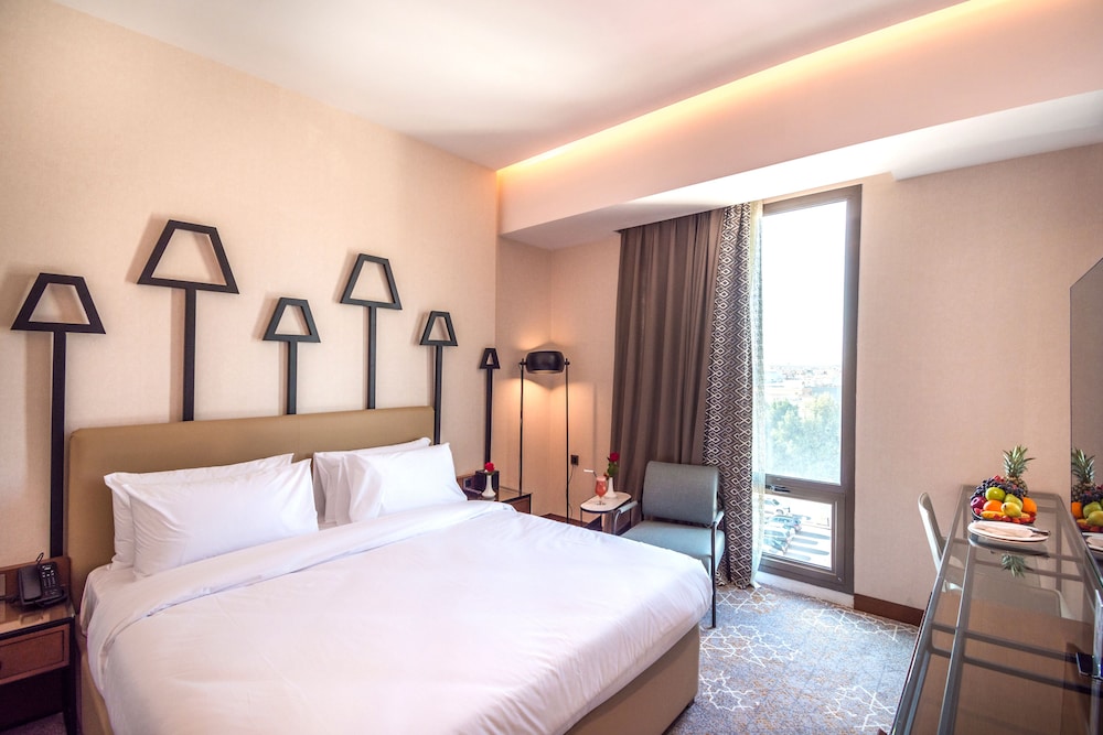 Grand Plaza Hotel King Fahad 10/50