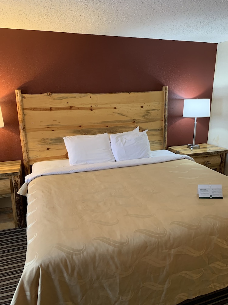 Studio6 Suites Butte, MT I-90 I-15 7/42
