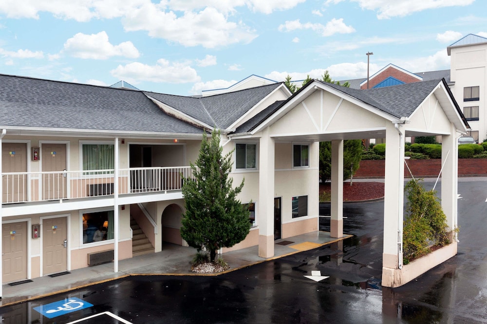 Days Inn by Wyndham Dahlonega 1/49