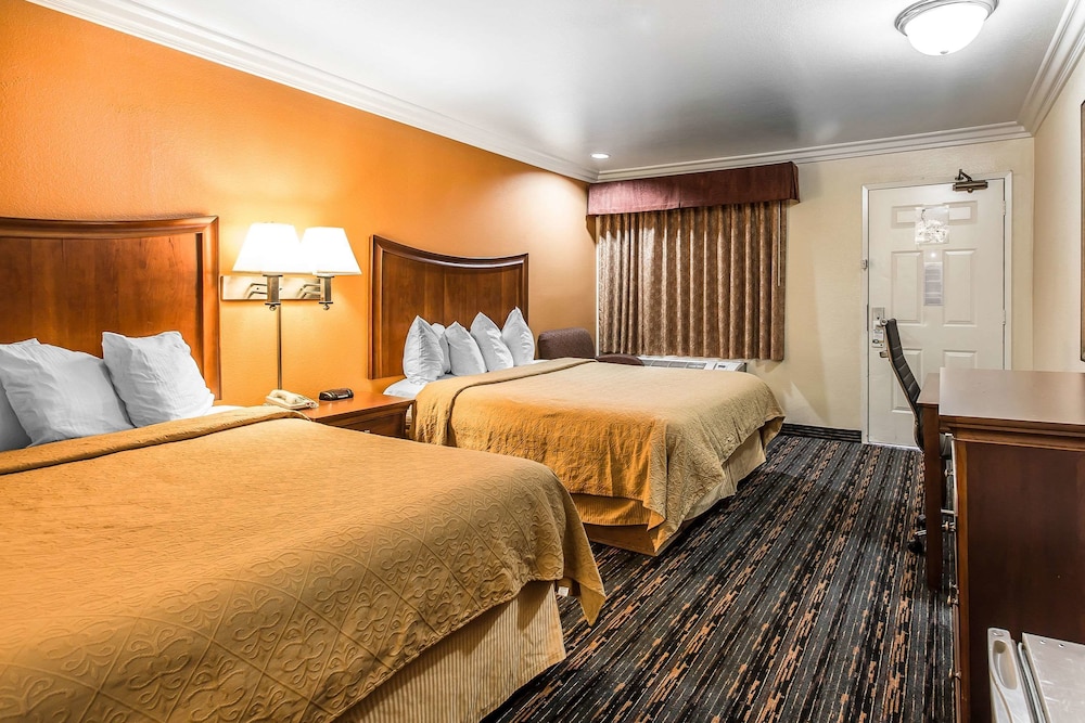 Quality Inn Lake Elsinore 16/51