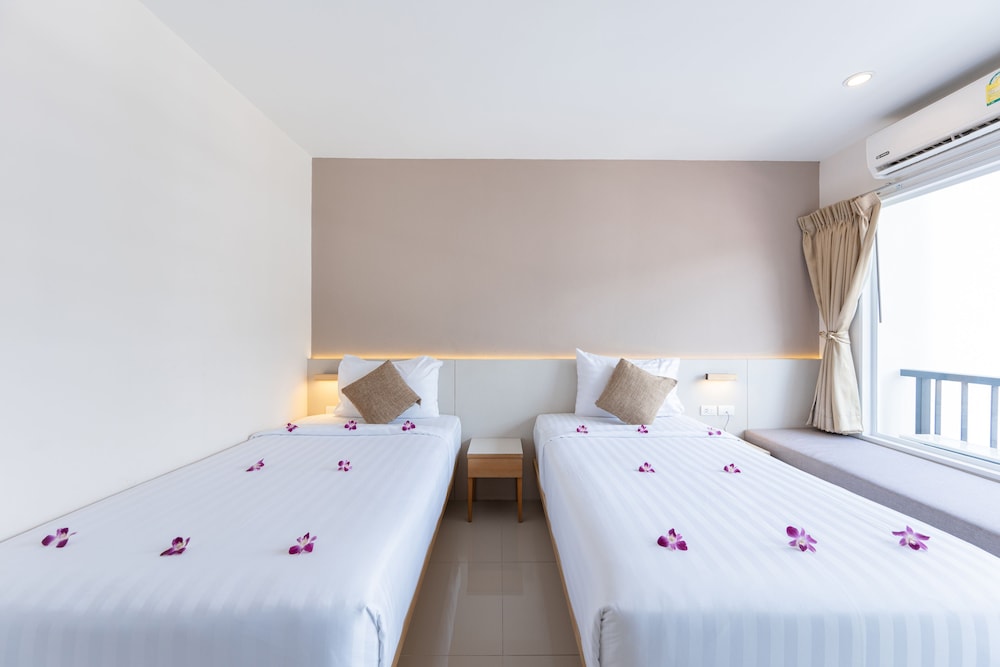 DELUXE, TWIN BEDS