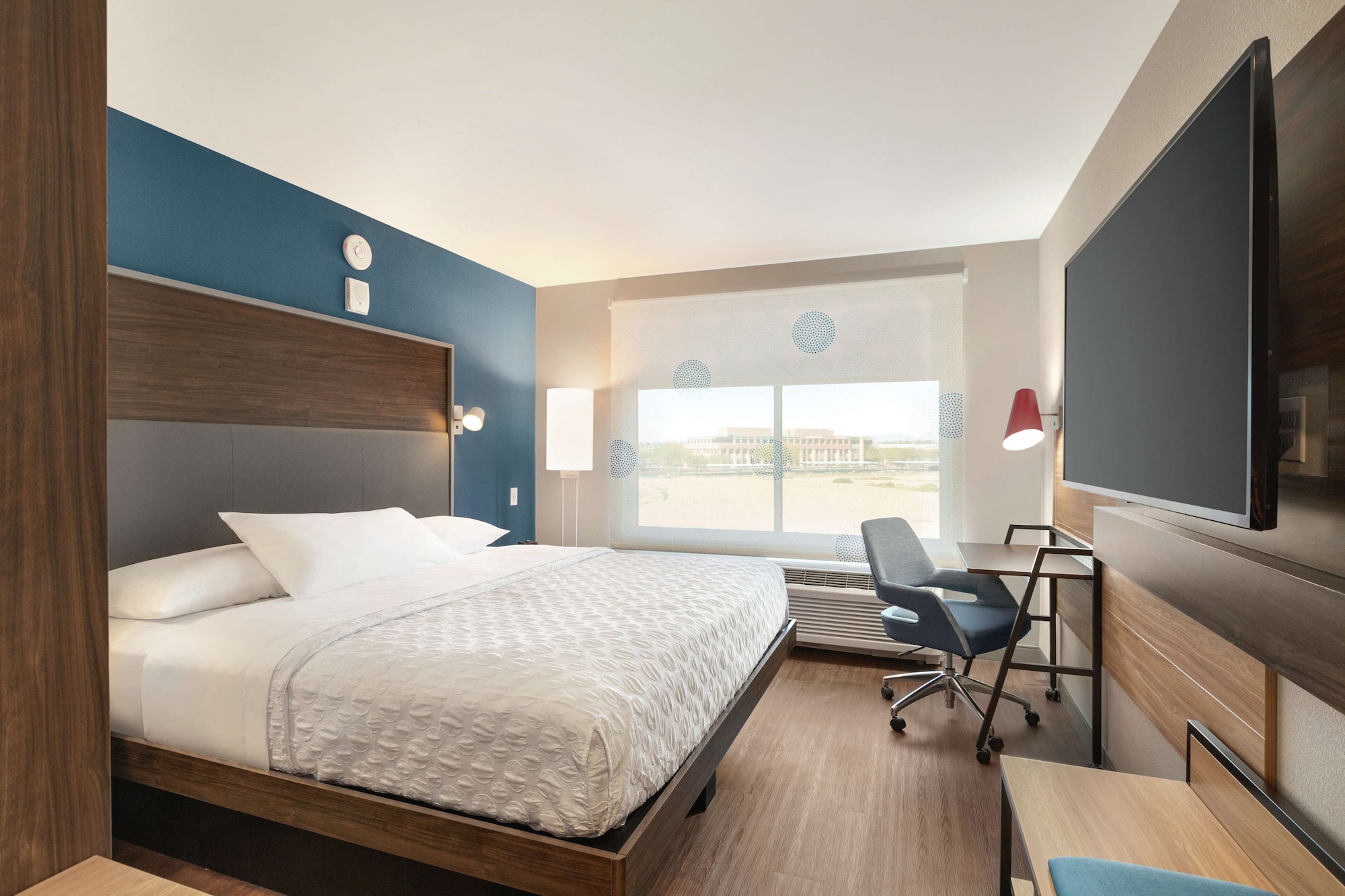 ROOM, KING BED