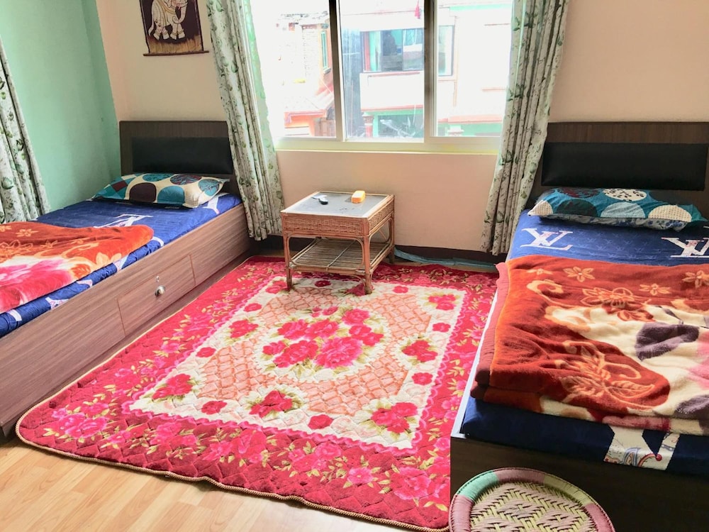 Sara's Backpackers Hotel 52/74