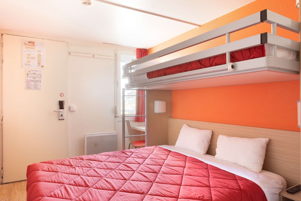 Standard, 1 Double and 1 Single Bed