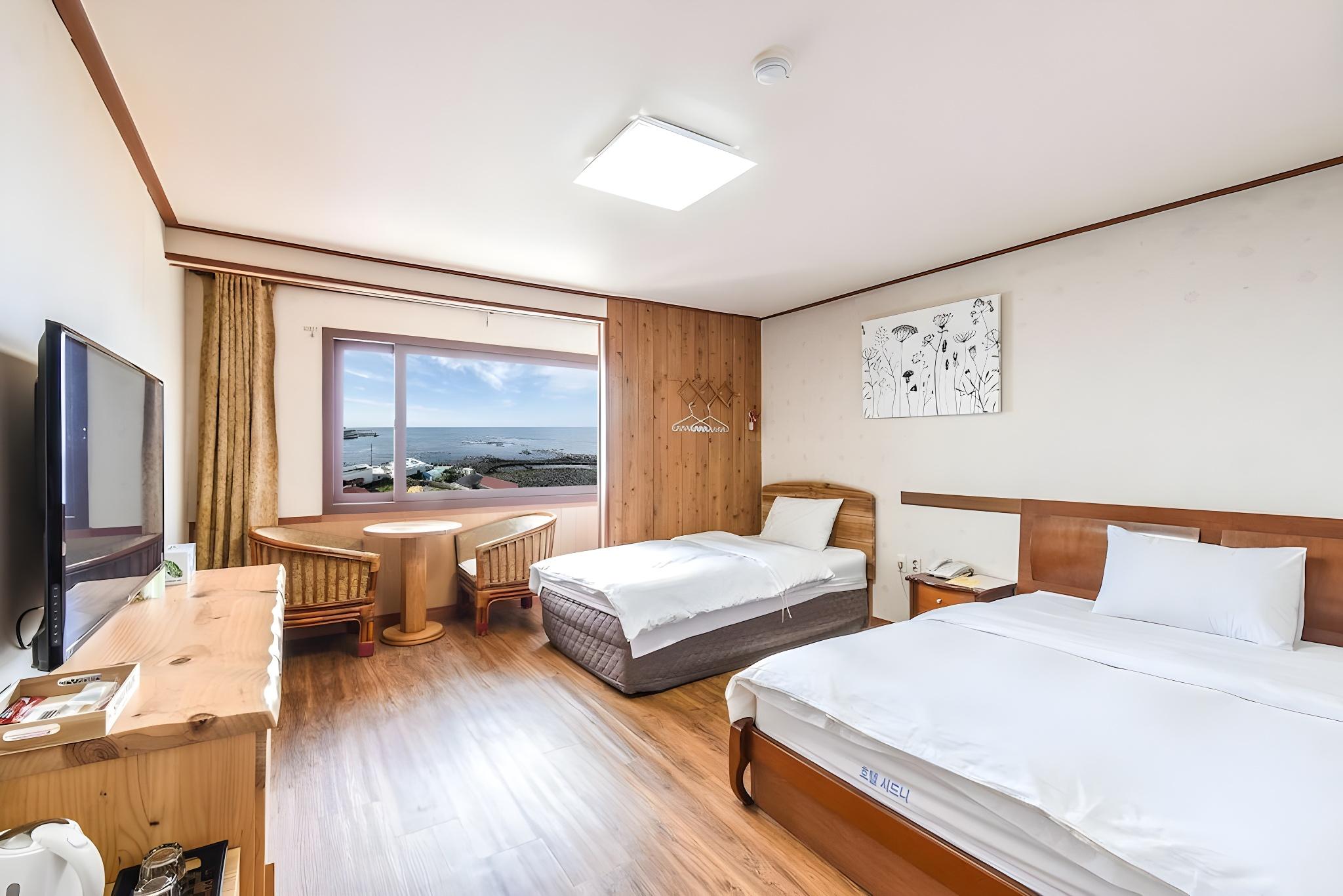 Deluxe, Twin Beds, Ocean View, Old Building