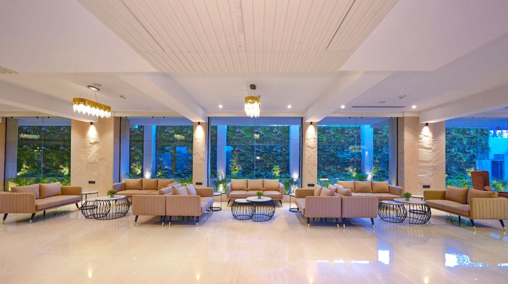 Royale Sarovar Portico Agra 46/65