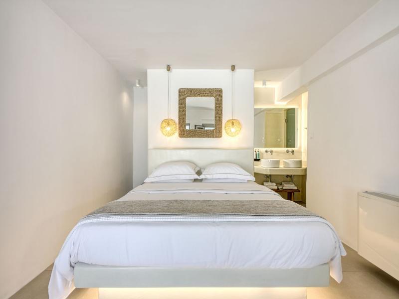 Deluxe, Double Bed, Pool or Jetted Tub