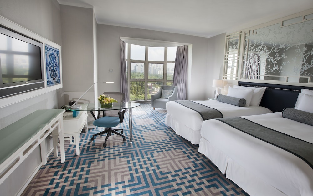 DELUXE, TWIN BEDS, CITY VIEW