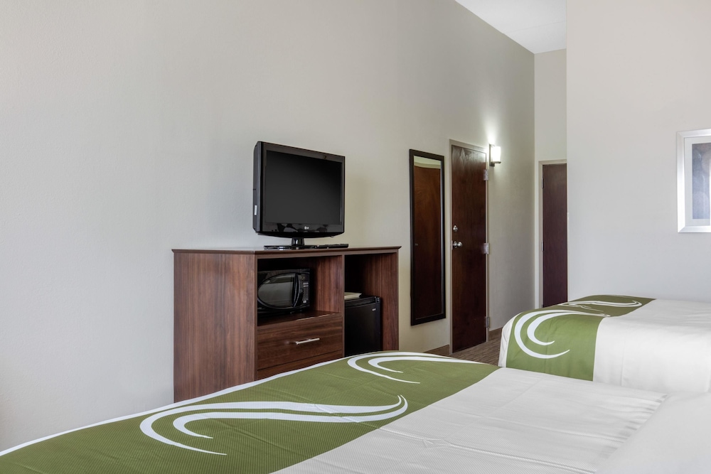 Quality Inn & Suites Mountain Home North 18/34