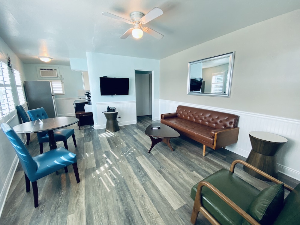 Tahitian Beach Motel 36/67