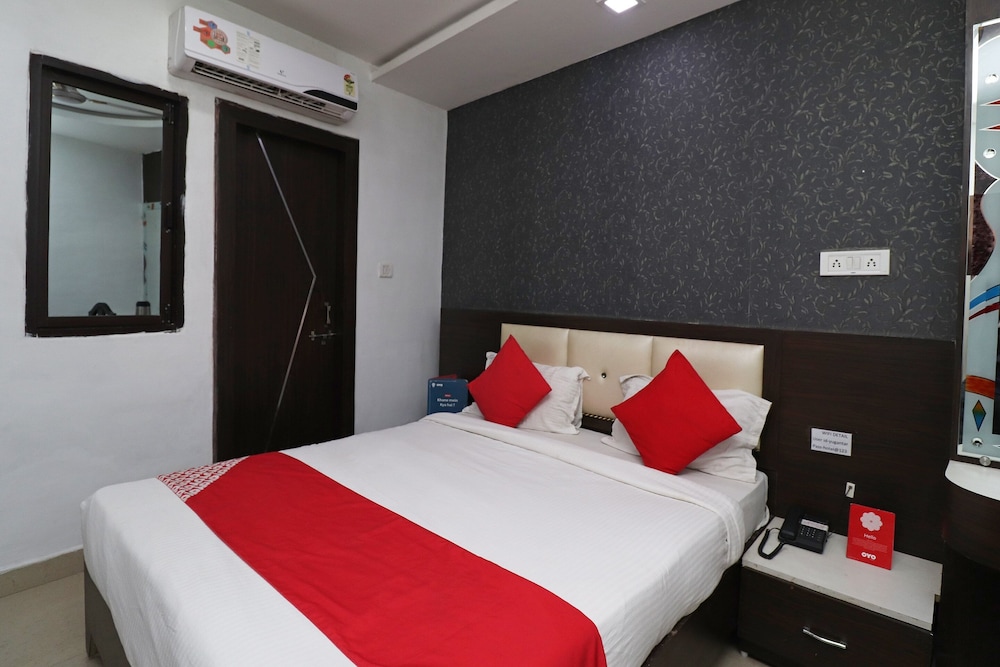 غرفة بسرير مزدوج أو سريرين منفصلين، Oyo 11943 Hotel Yugantar Palace 4/4