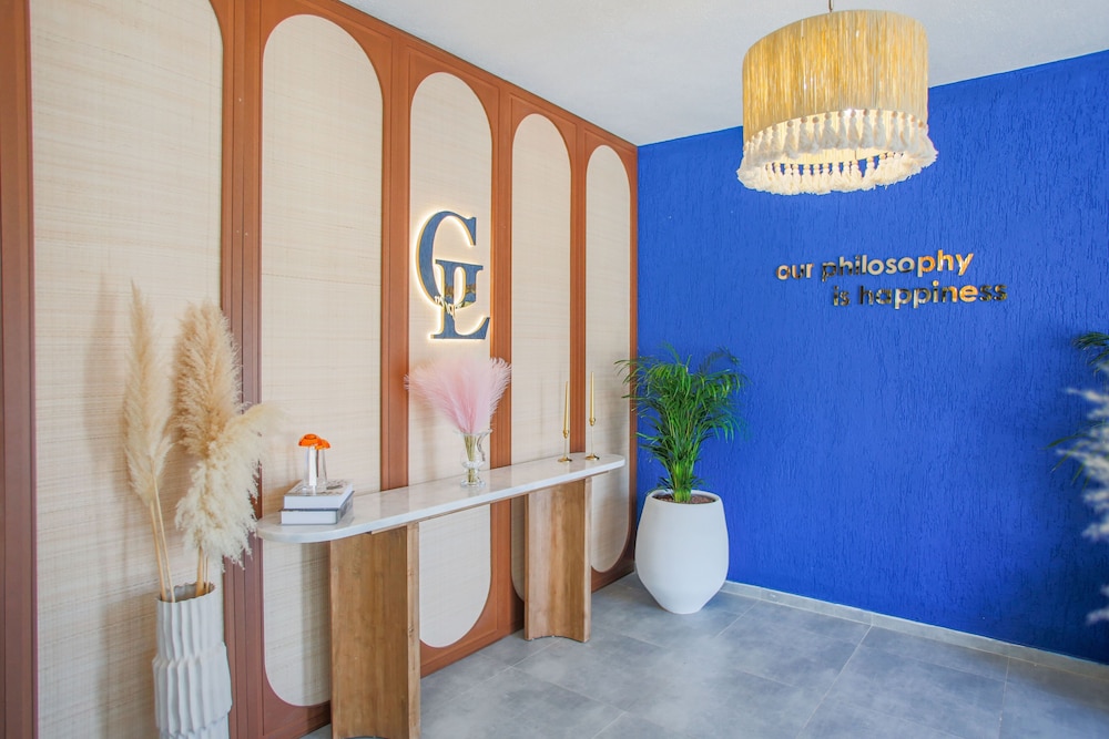 Glenn Hotel Beach 7/50