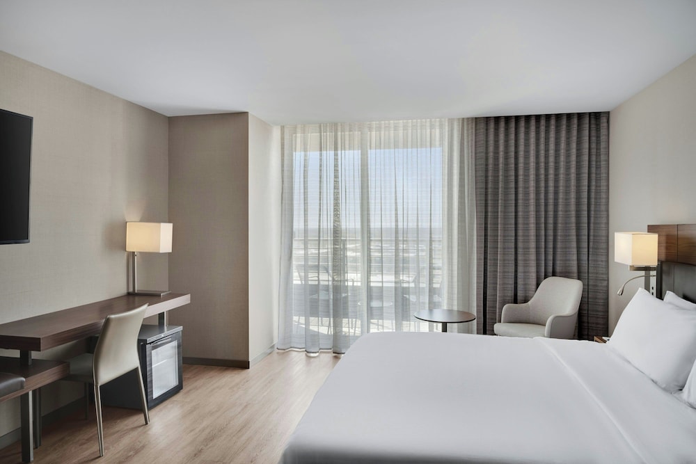 Room, King Bed, Balcony, Accessible