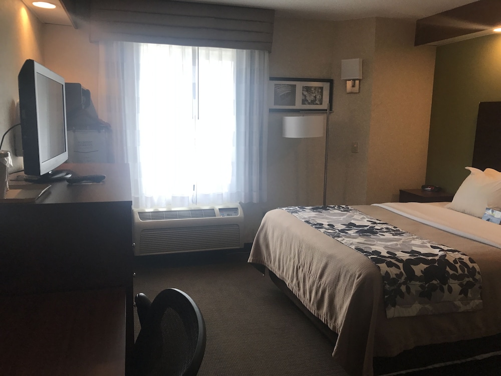 Baymont By Wyndham Flat Rock 18/49