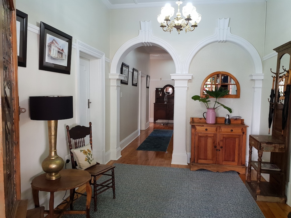 Bauhenia Guesthouse 26/32