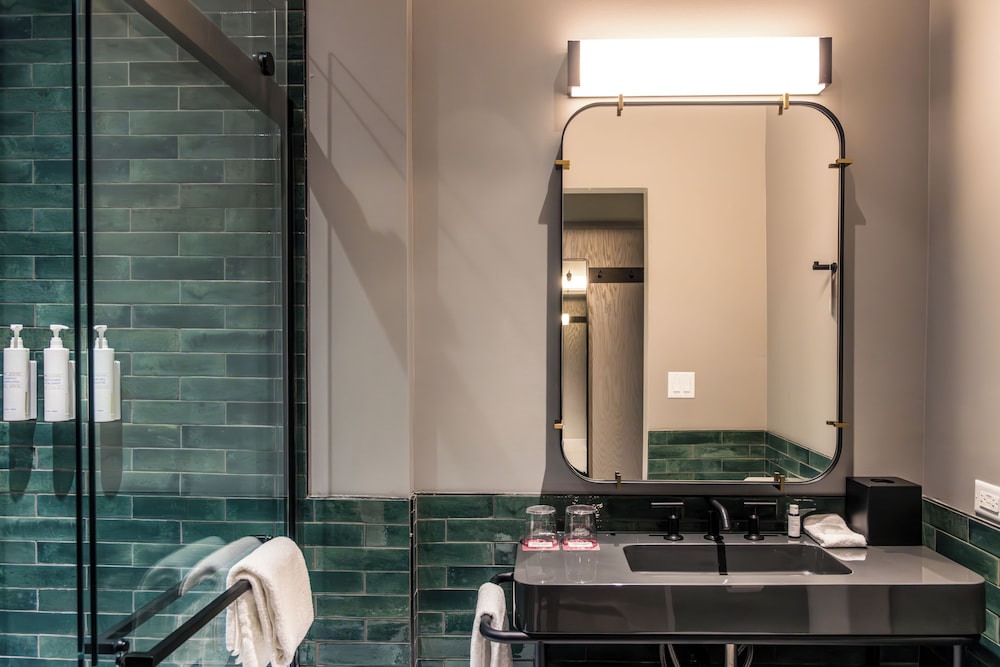 Moxy Cincinnati Downtown 50/50