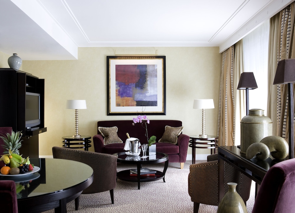 Warwick Paris Champs-Elysees 40/64
