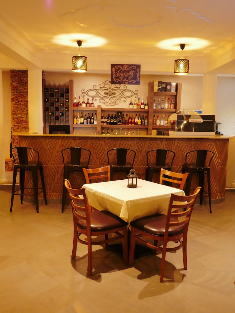 Ivory Castle Boutique Hotel 23/27