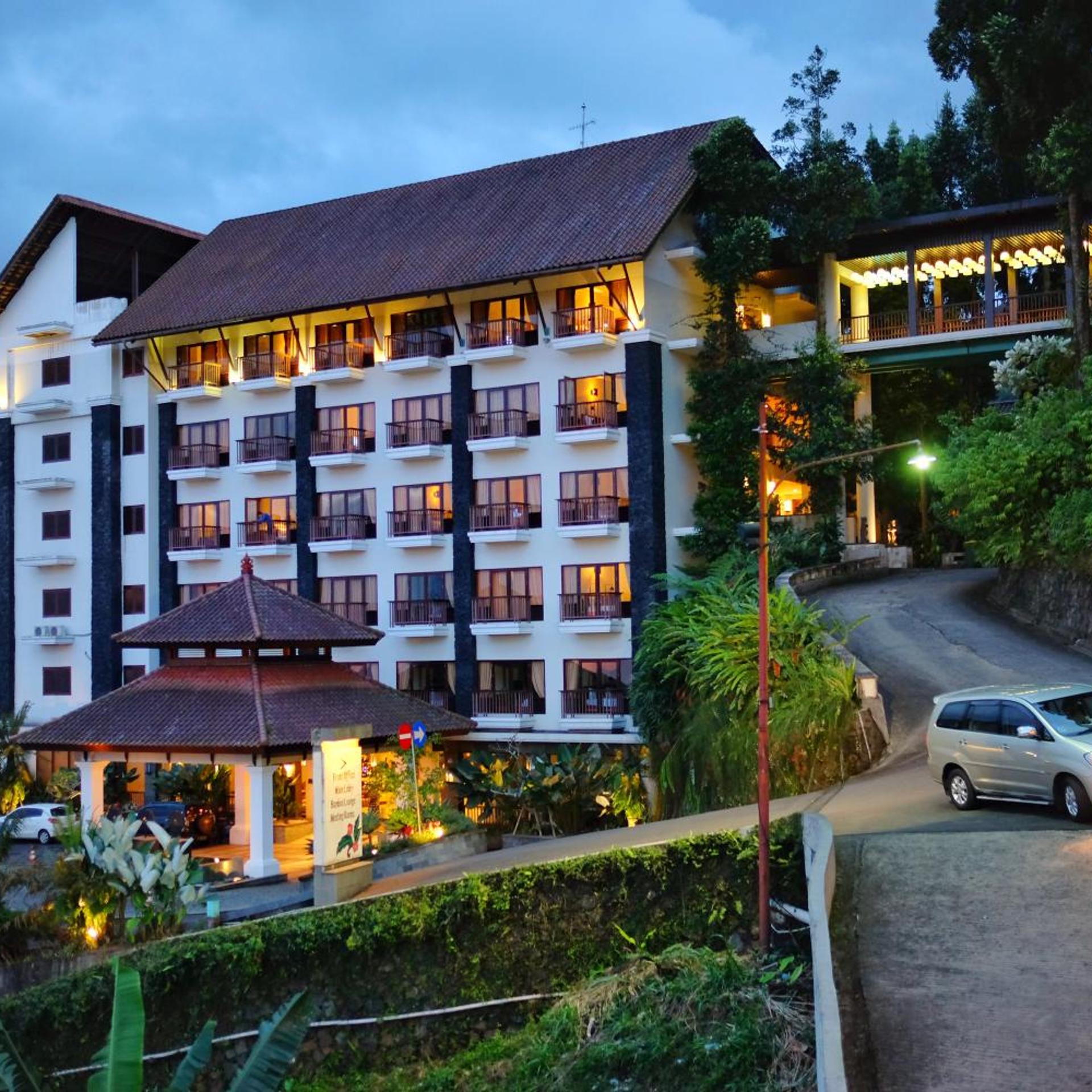 The Grand Hill Bistro Cafe Resort Hotel 4/57