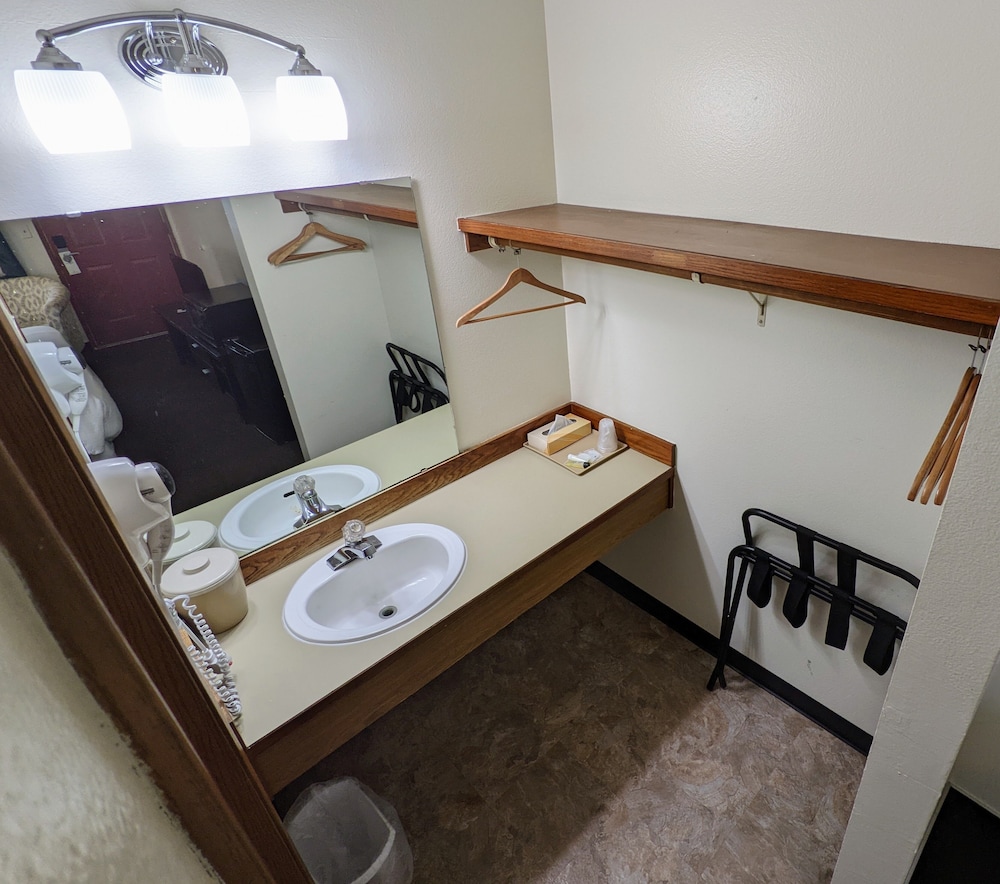 غرفة قياسية بسريرين كوين، Fairground Inn Monroe WA 10/10