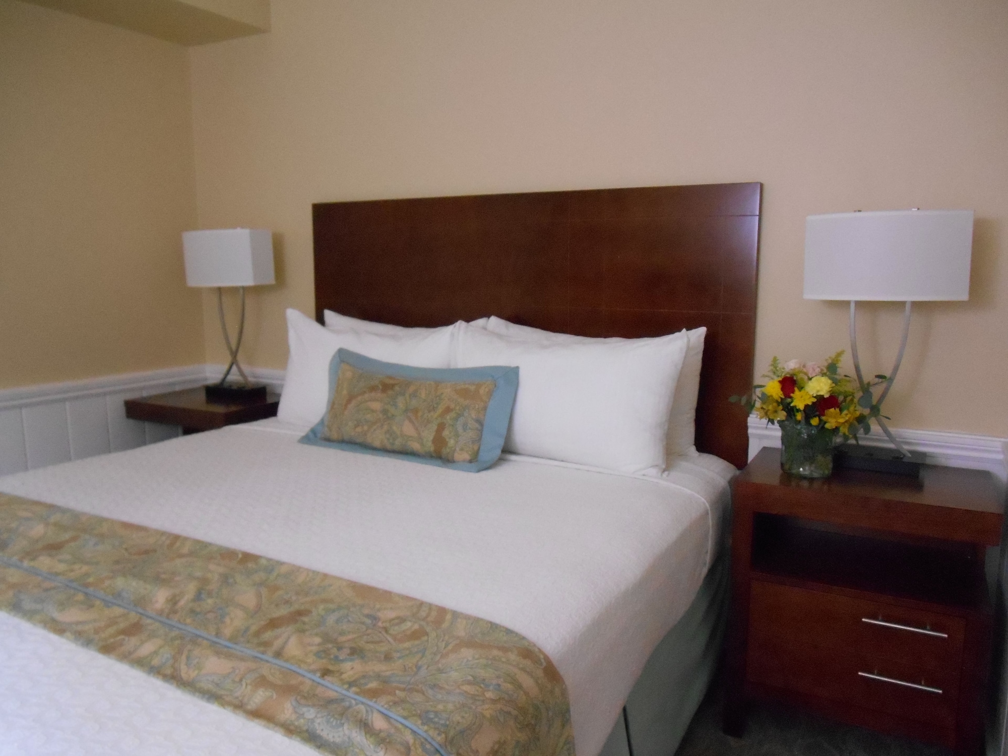 STANDARD, KING BED
