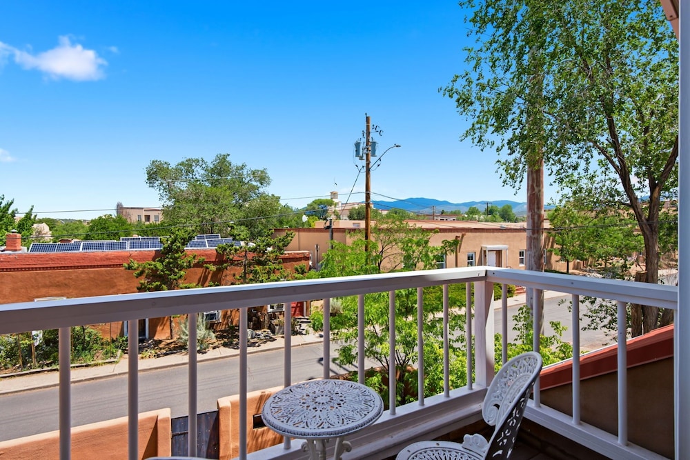 El Paradero Bed & Breakfast Inn 76/79