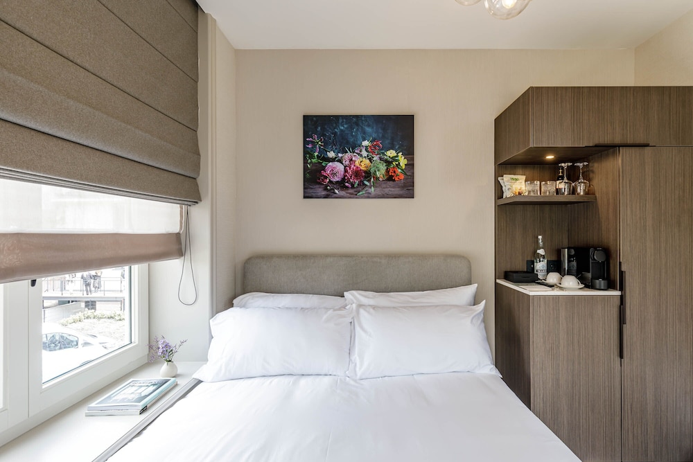 Hotel Flora Batava 7/50