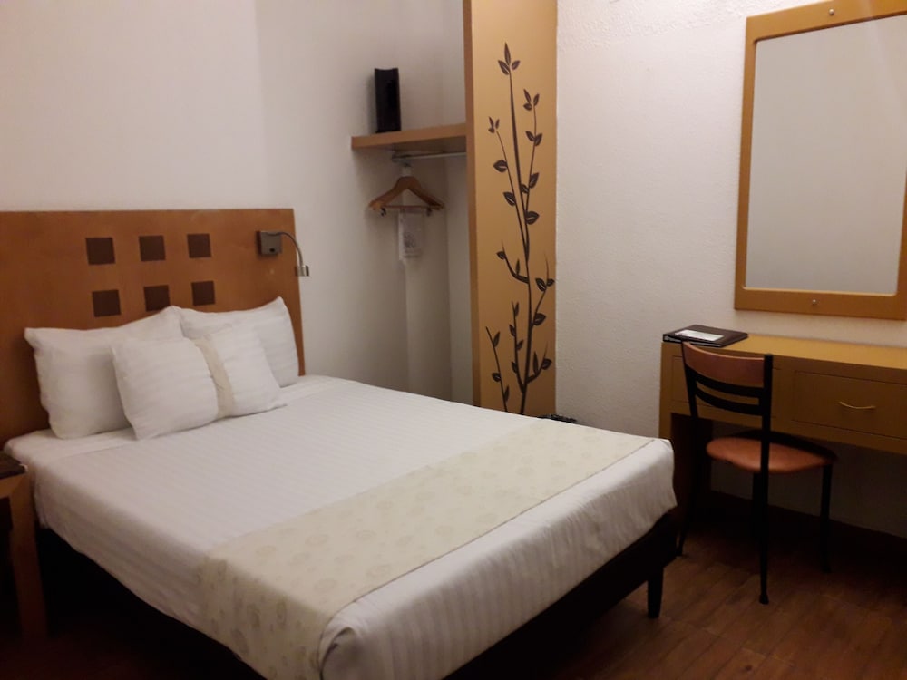 ROOM, DOUBLE BED