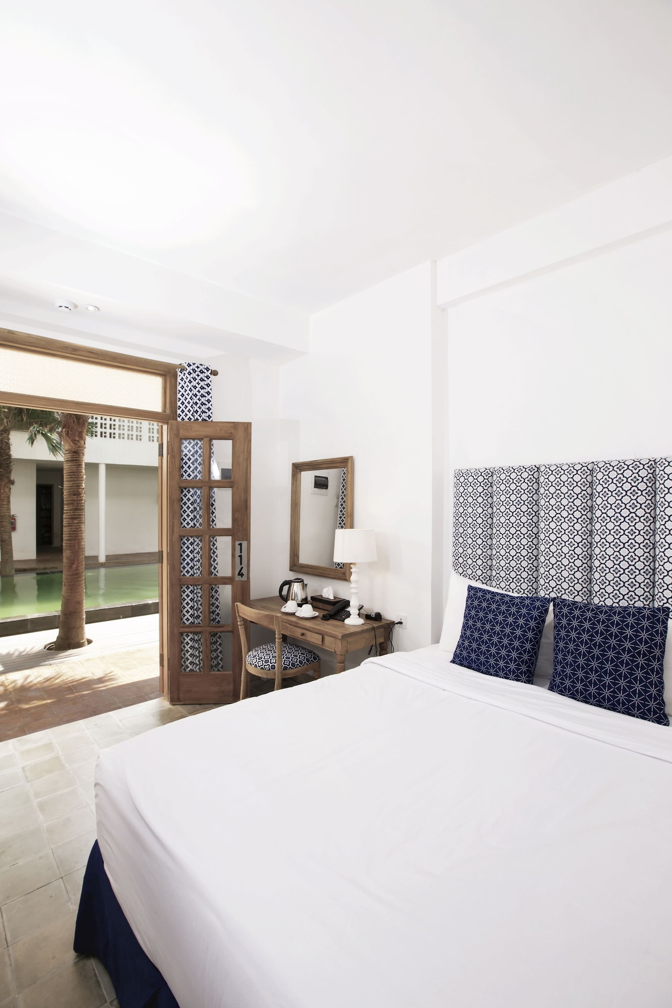 SUPERIOR, DOUBLE BED, POOL VIEW