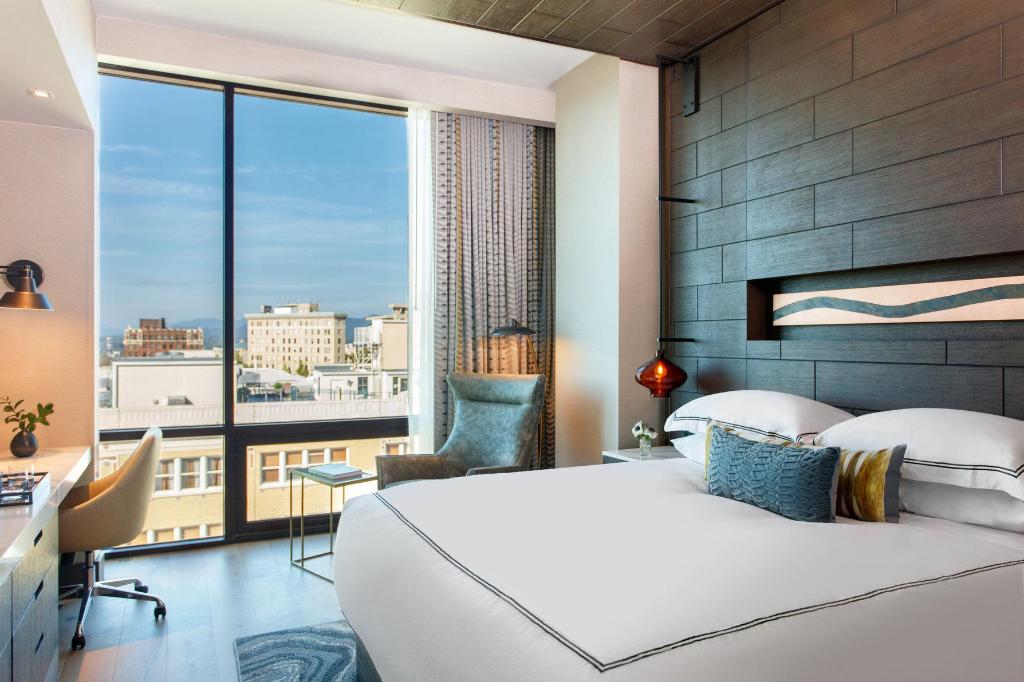 Essential, King Bed, City View