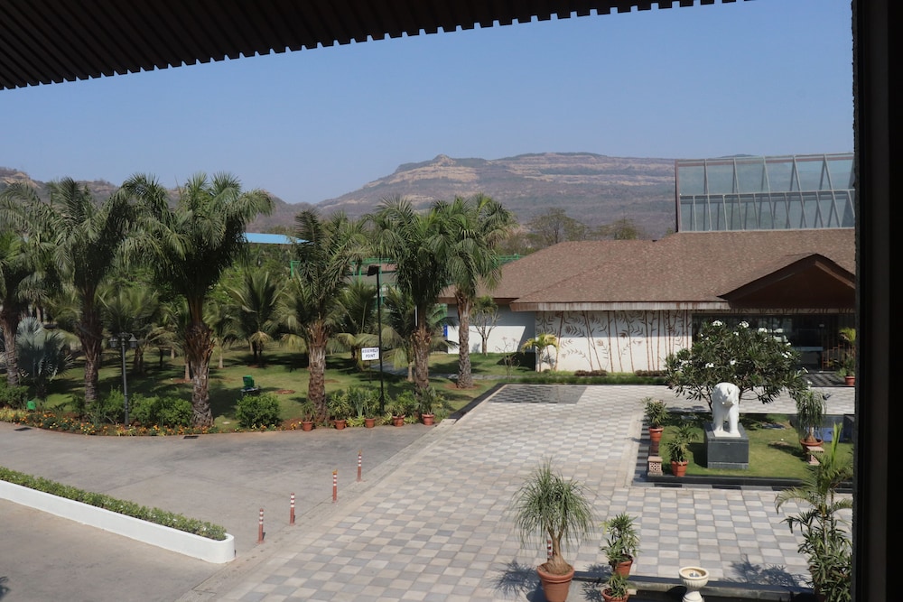 Radisson Blu Plaza Resort & Convention Centre Karjat 69/72