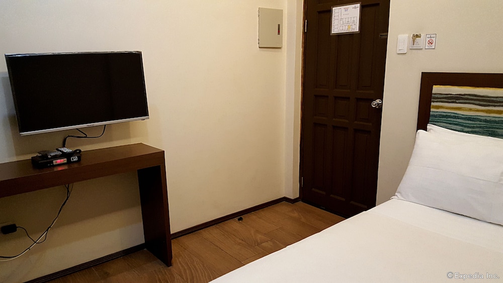 Golden Gate Suites 33/65