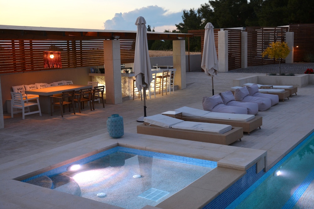 Niovi Boutique Apartments 8/30