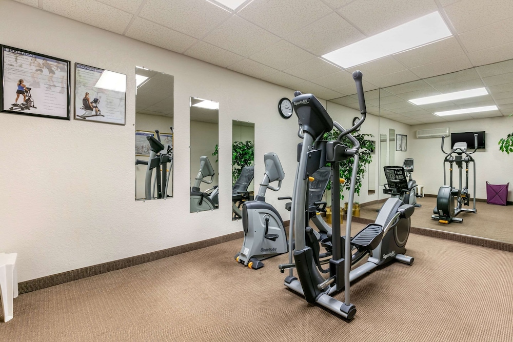 Sleep Inn & Suites near Sports World Blvd 25/39