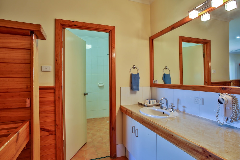 Kimberley Hotel 12/40