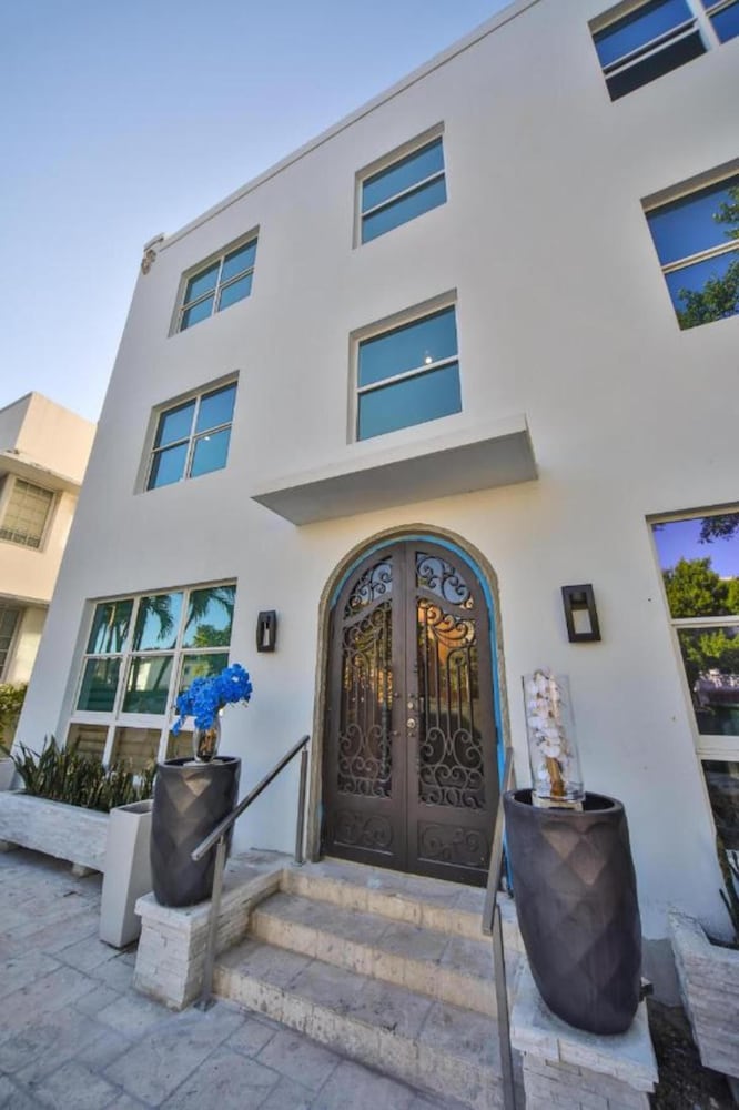 Miami Beach South Beach Top Apartments 2/37