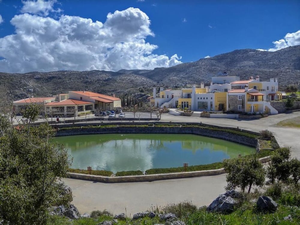 Delina Mountain Spa Resort 1/86