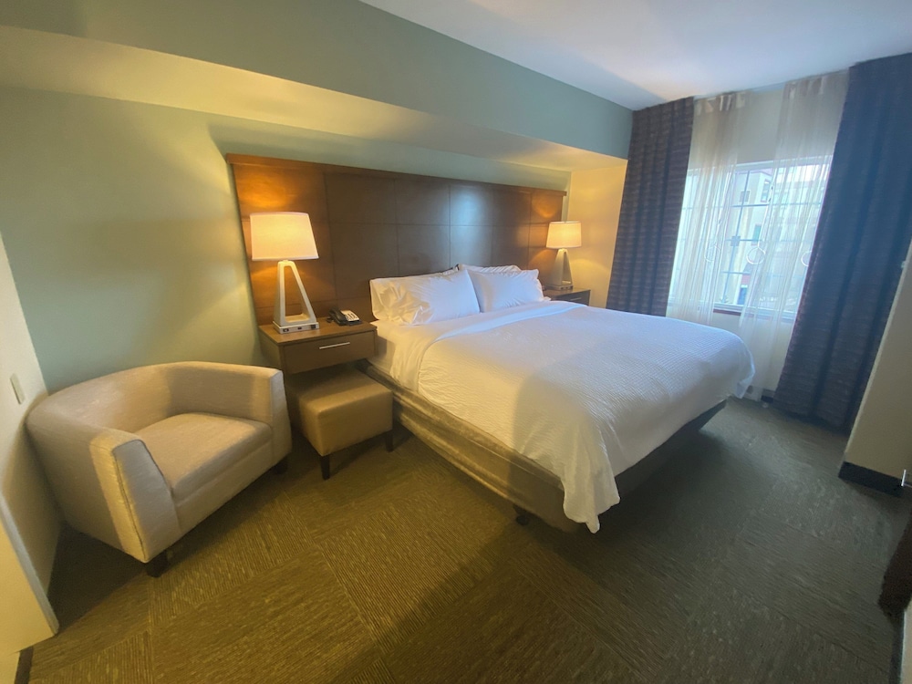 Suite, Queen Bed, Kitchen