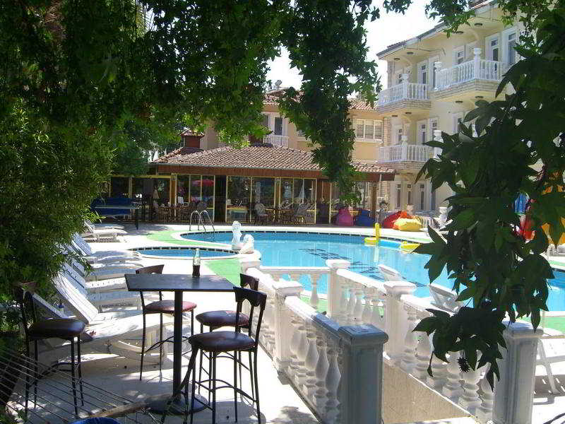 Cenk Bey Hotel 16/17