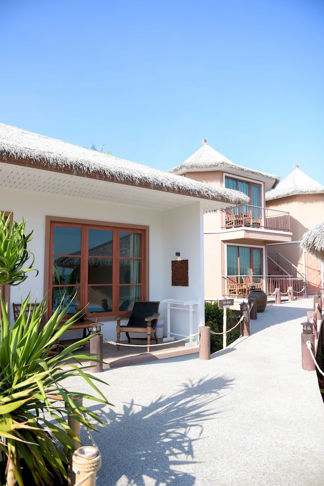 Seaman Resort 4/50