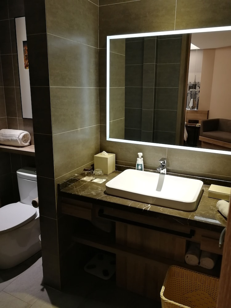 Atour Hotel Lujiazui 70/72