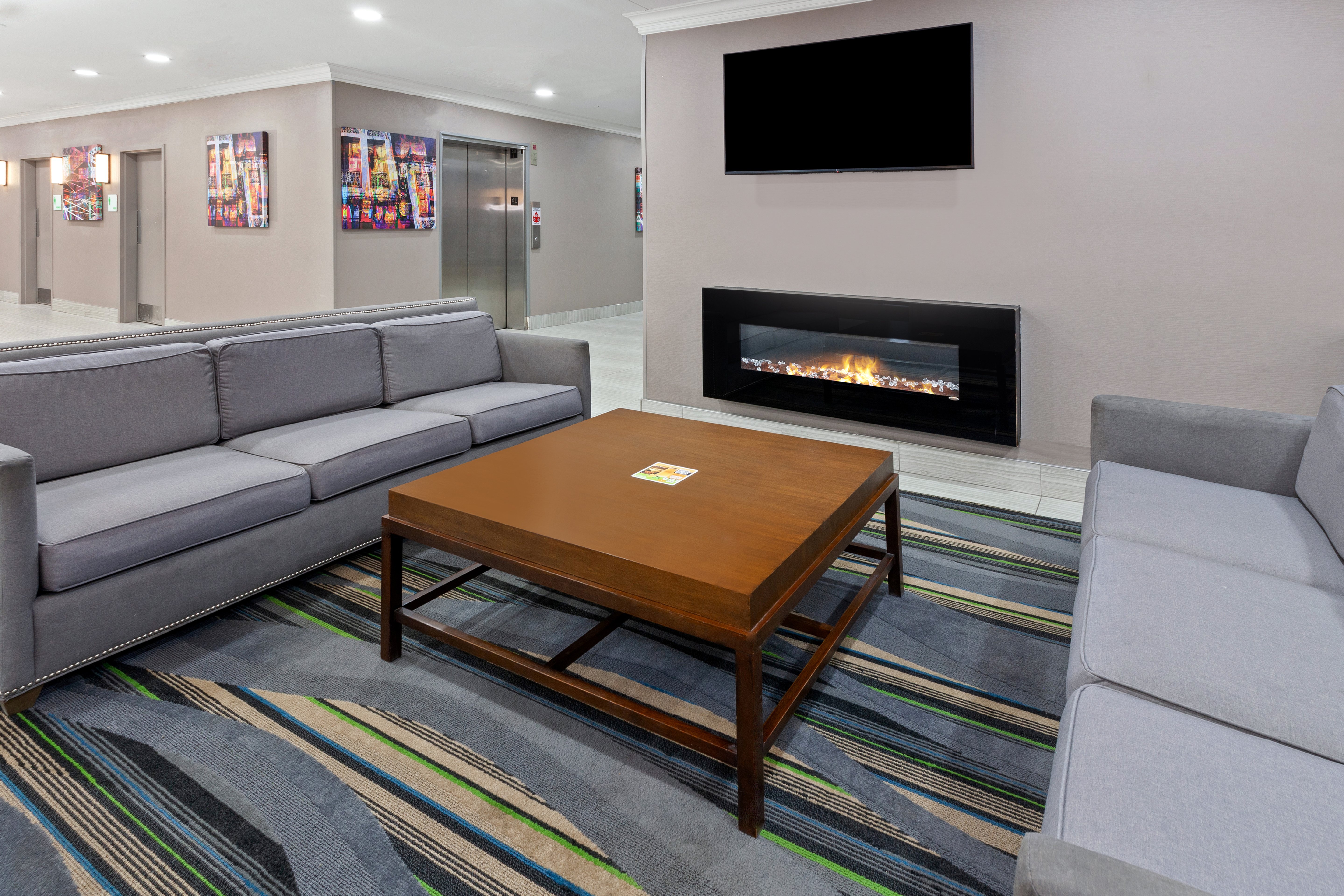 HOLIDAY INN CHICAGO OAKBROOK 42/63