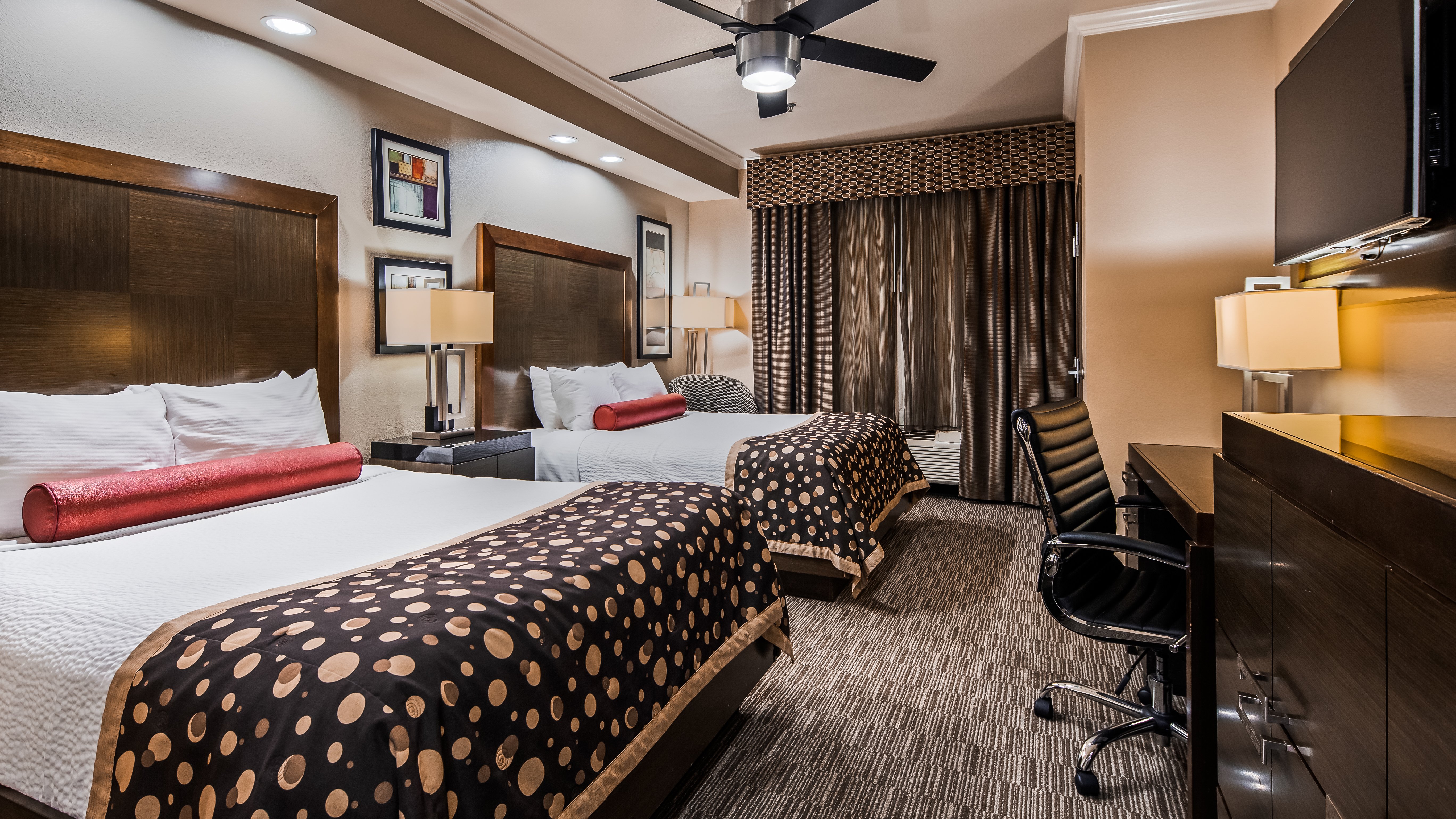 Best Western Premier Crown Chase Inn and Suites 30/70