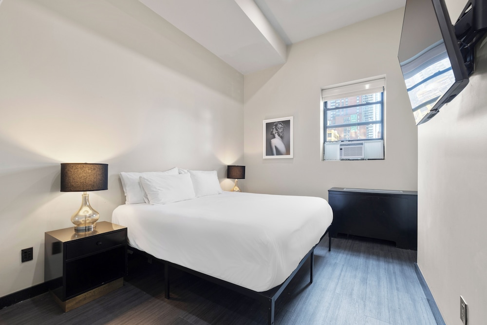 Hudson Yards Hotel 12/50